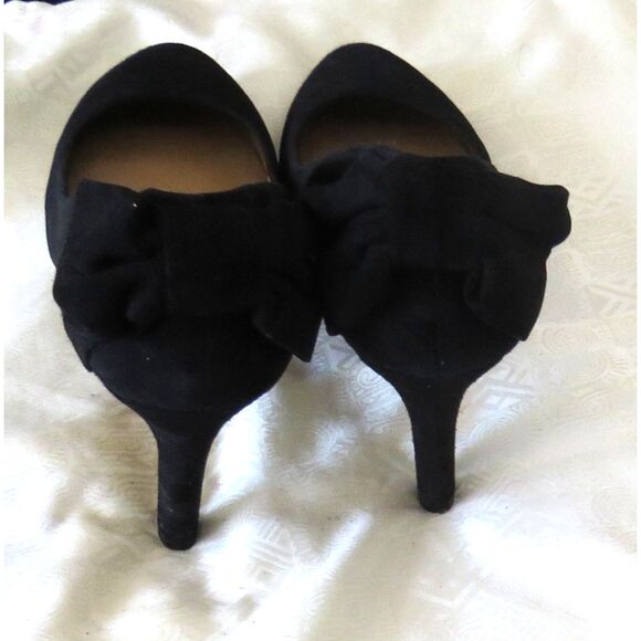 Ann Taylor Chic Black Suede Pumps with Bow Accent Back Heel 9.5 EUC - Picture 10 of 10